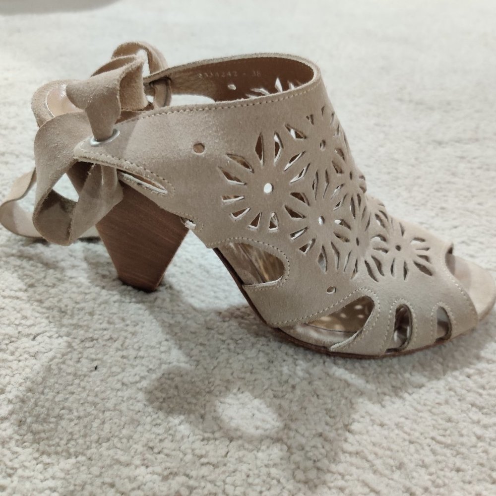 Max Moretti designer beige suede heels, size 38 (~US8)